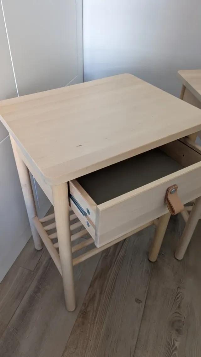 Mesitas de noche BJÖRKSNÄS Ikea