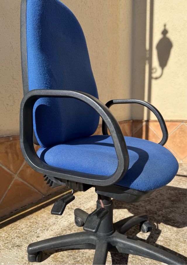 Silla de oficina azul