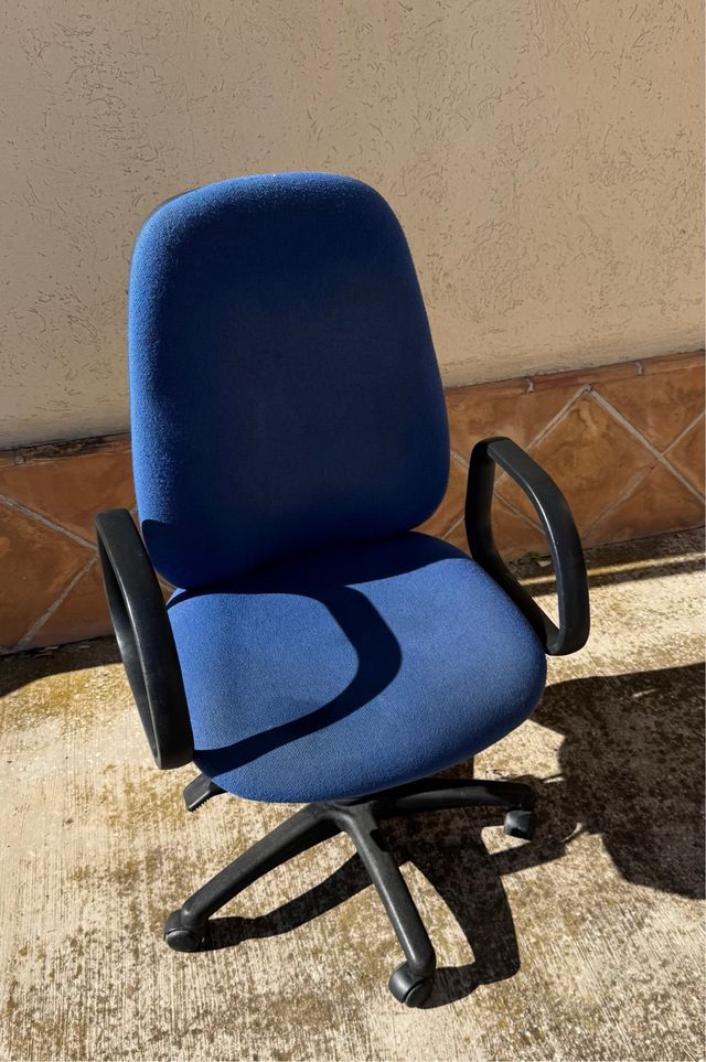 Silla de oficina azul
