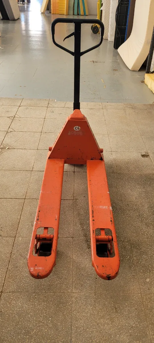 Transpaleta manual Hutsu 2500kg