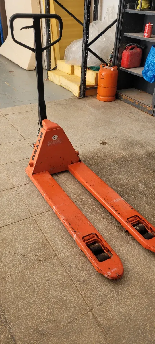 Transpaleta manual Hutsu 2500kg