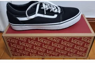 Zapatillas Vans WardNegras y Blancas. Sin estrenar