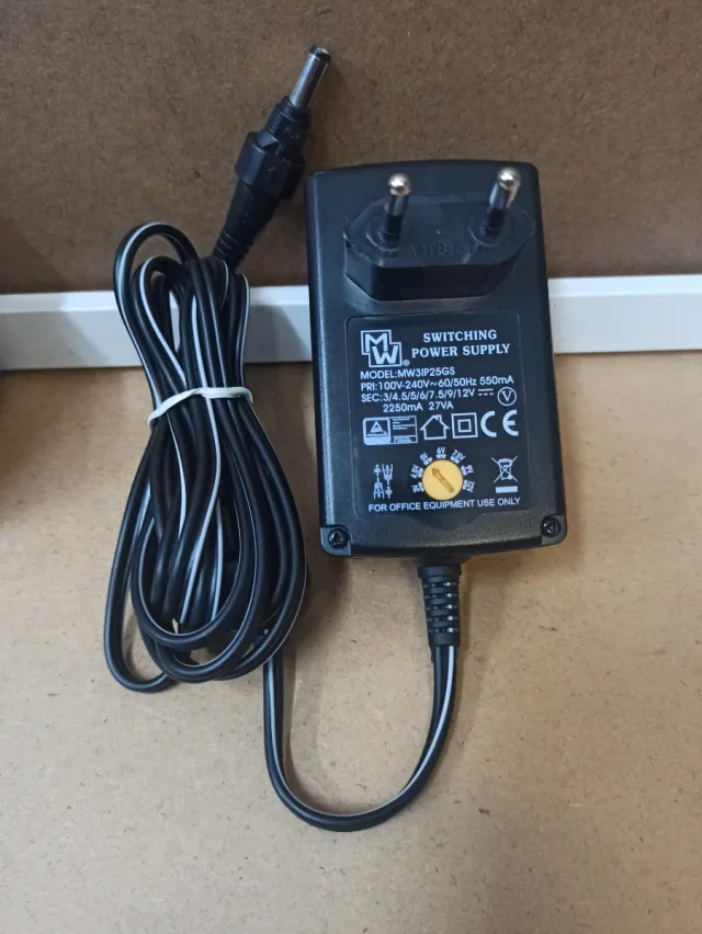 Adaptador de Corriente regulable 3-12V homologado