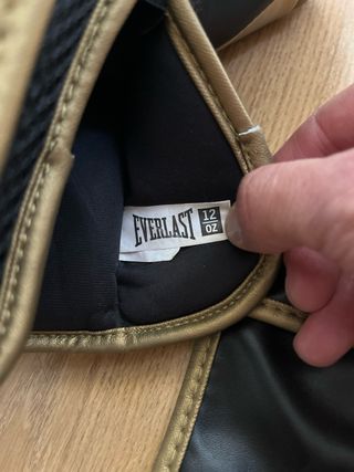 Guantes de Boxeo Everlast Negros y Dorados