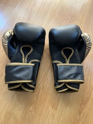 Guantes de Boxeo Everlast Negros y Dorados