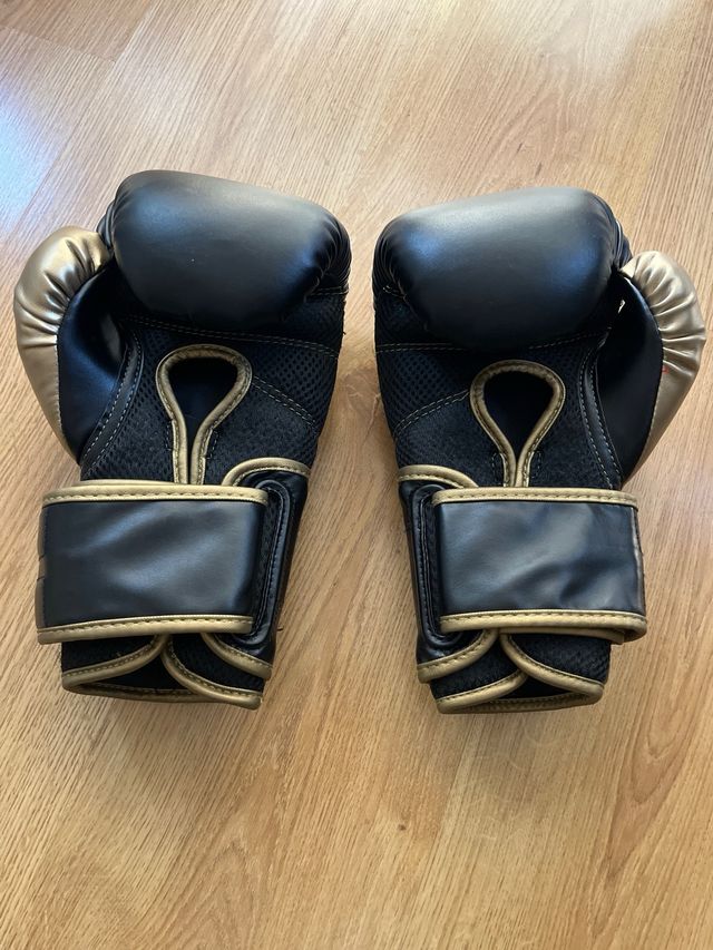 Guantes de Boxeo Everlast Negros y Dorados