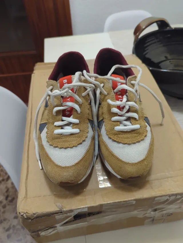 Zapatillas Bimba y Lola Beige y Rojo