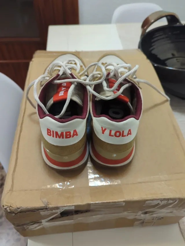 Zapatillas Bimba y Lola Beige y Rojo