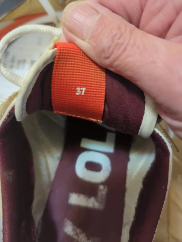 Zapatillas Bimba y Lola Beige y Rojo