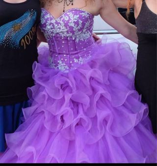 Vestido de Quinceañera Morado.