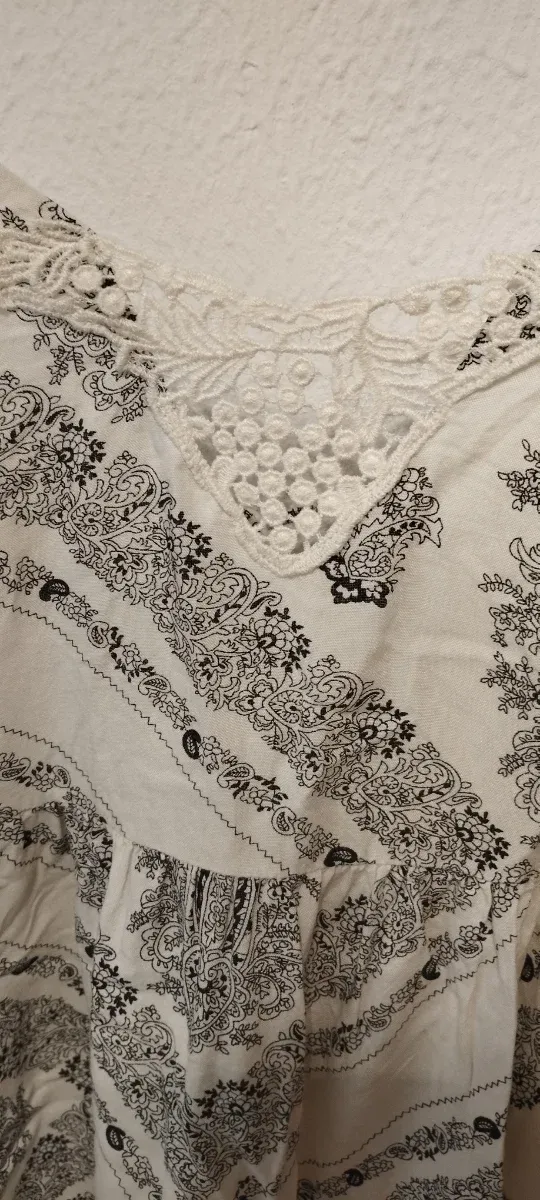 Vestido blanco bohemio con encaje