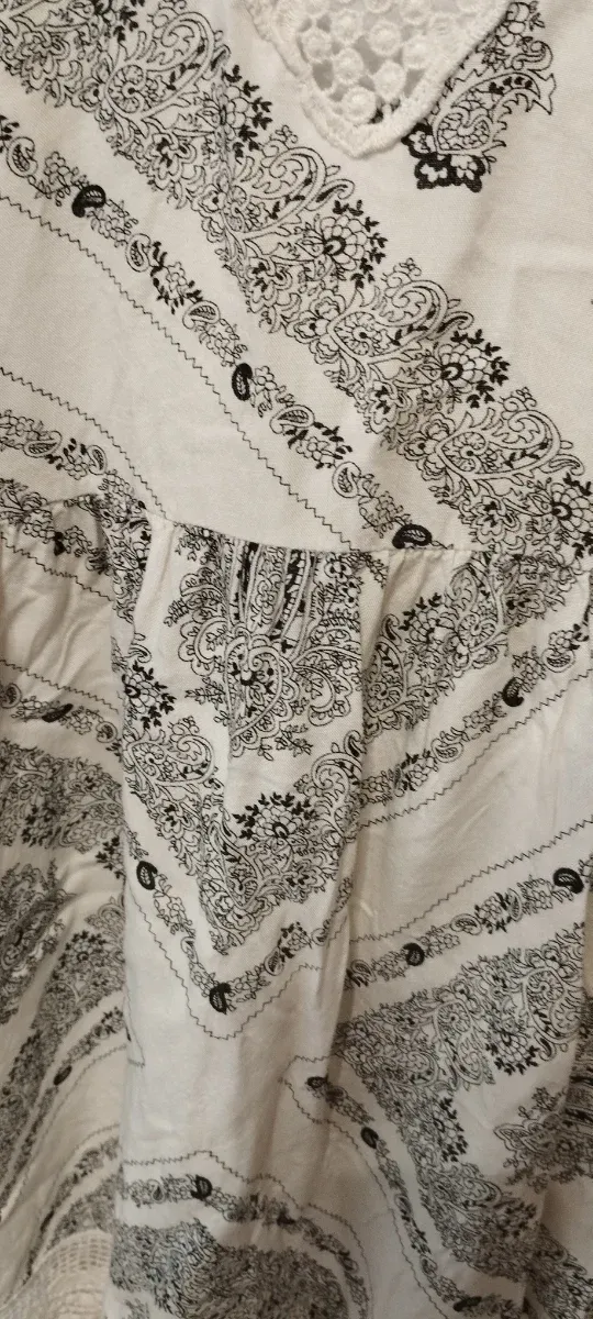 Vestido blanco bohemio con encaje