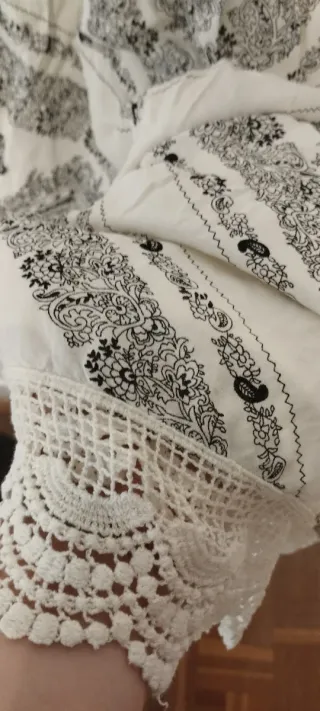 Vestido blanco bohemio con encaje