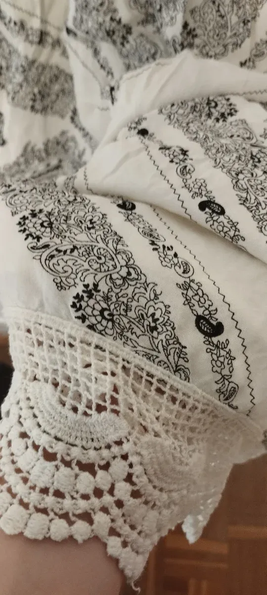 Vestido blanco bohemio con encaje