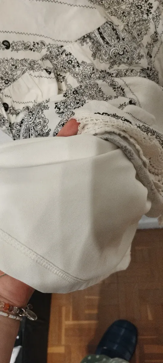 Vestido blanco bohemio con encaje