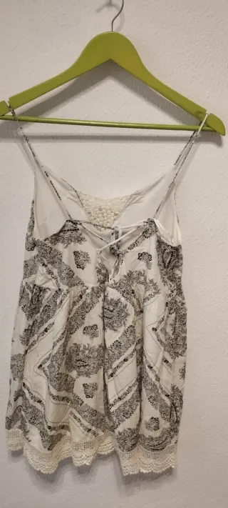 Vestido blanco bohemio con encaje