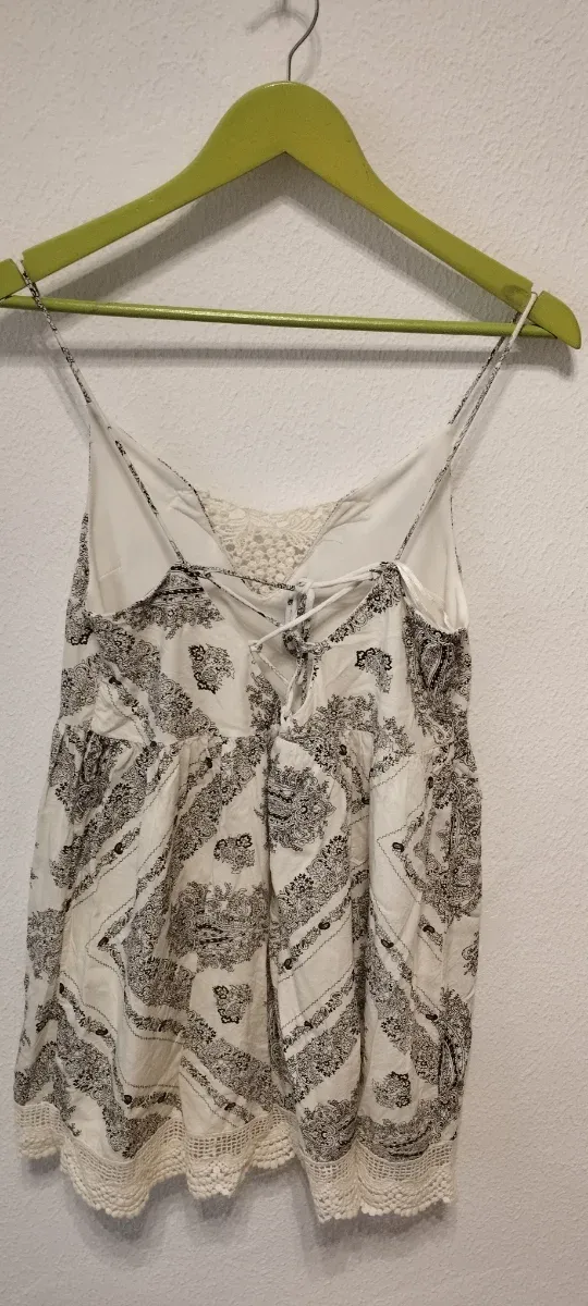 Vestido blanco bohemio con encaje