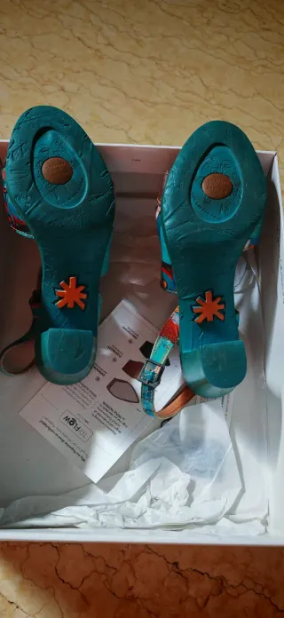 Sandalias Art Multicolor y Turquesa