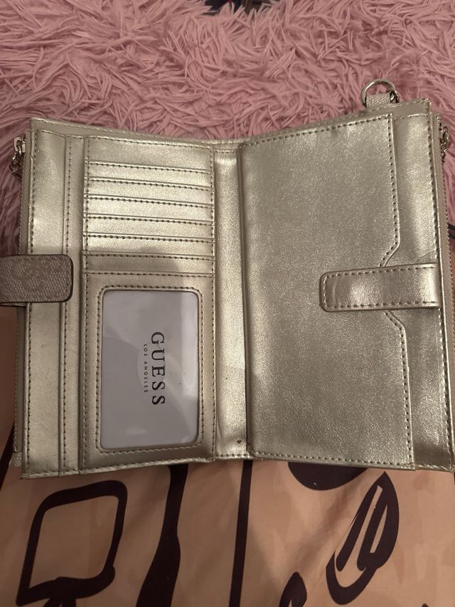 Monedero Guess Beige con Logo Plateado