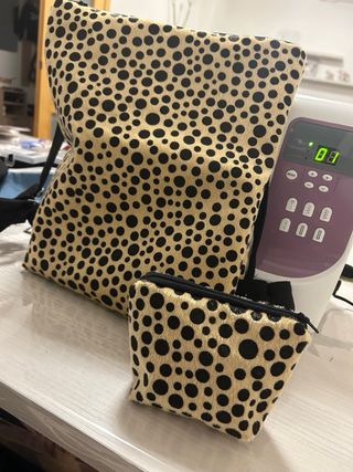 Mochila hecha a mano con estampado de lunares