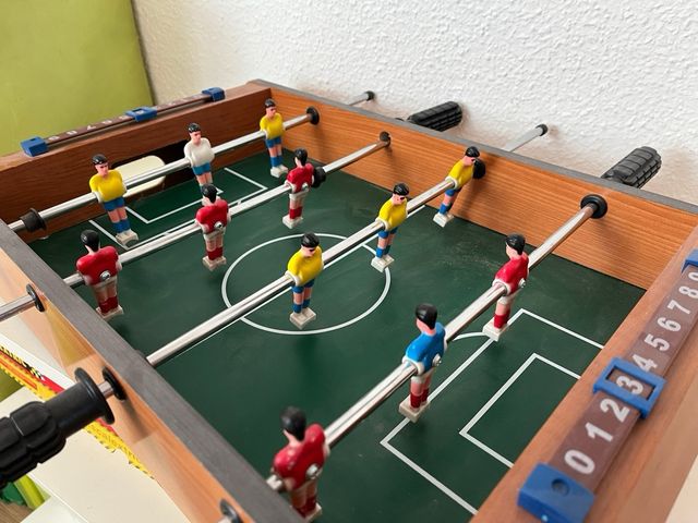 Futbolín pequeño en perfecto estado