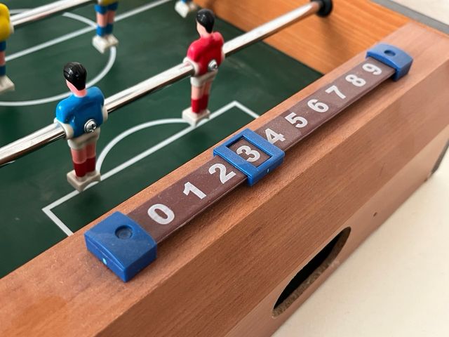 Futbolín pequeño en perfecto estado