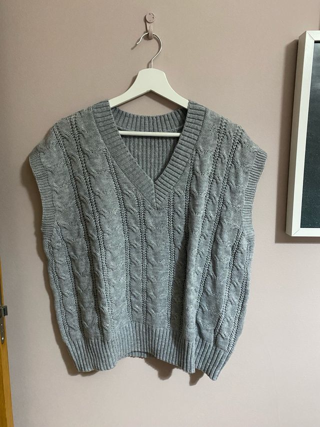 Chaleco de punto gris