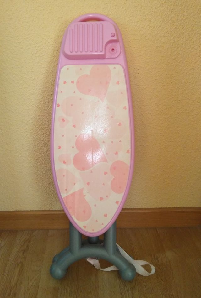 Tabla de planchar de juguete rosa