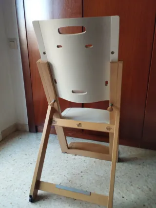 Silla alta regulable tipo TripTrap con 2 fundas