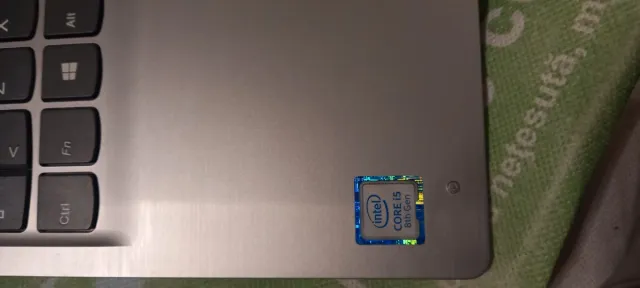 Lenovo i5-8ª Gen Piezas