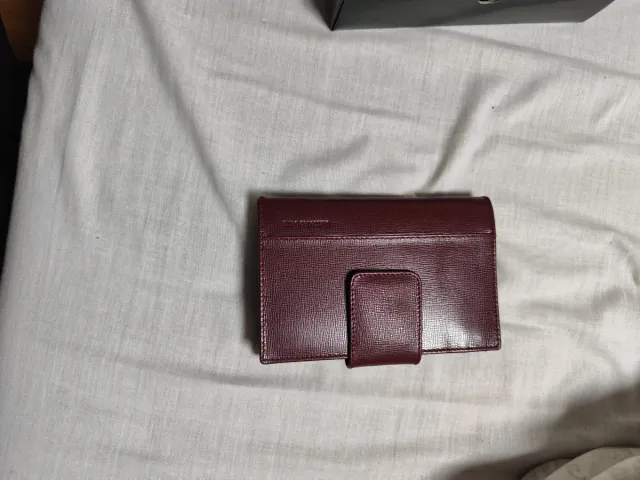 Cartera de piel roja