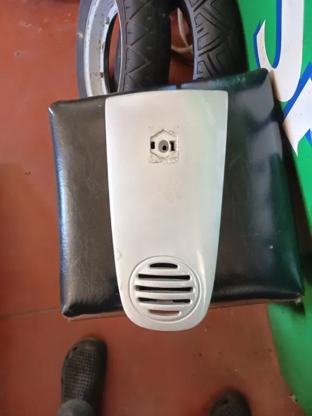 Tapa frontal Vespa ET2