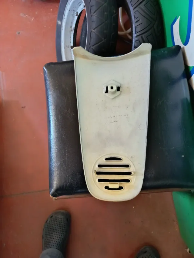 Tapa frontal Vespa ET2