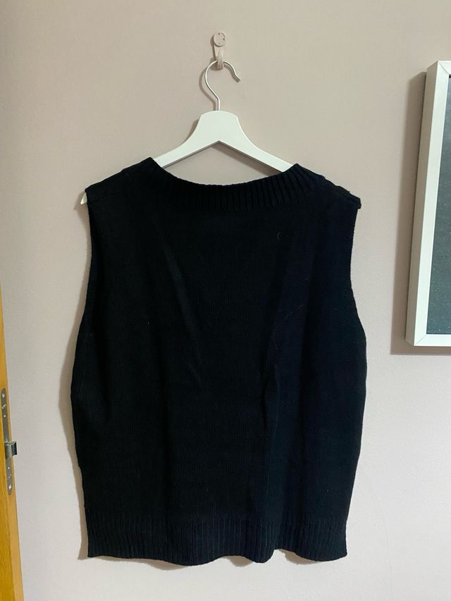 Chaleco negro de punto