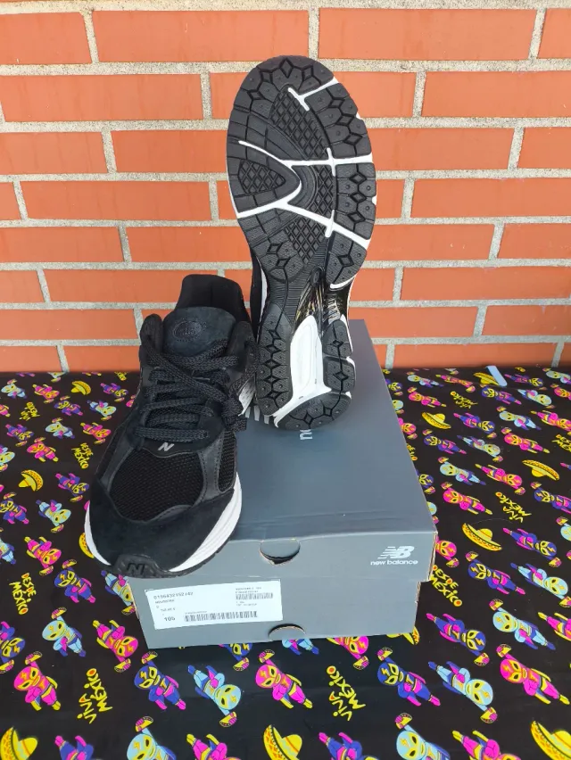 New Balance 2002R Negro Phantom Talla 44.5 Eur.