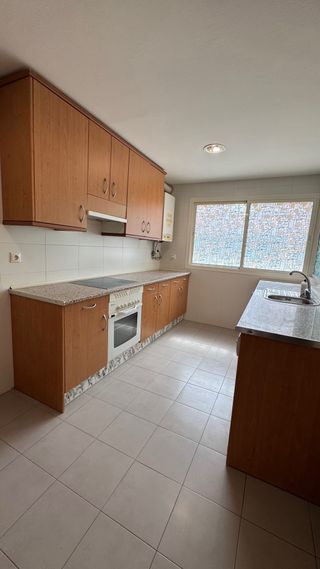 Cocina completa madera y mármol