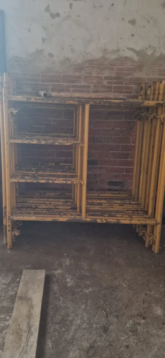 Andamio tradicional amarillo