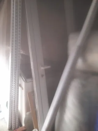 Puerta aluminio con cerradura