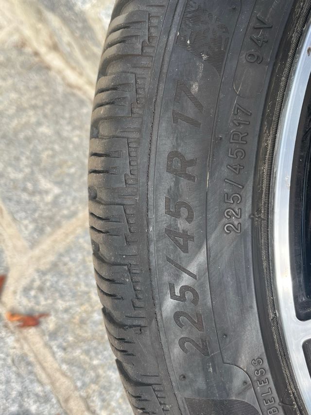 4 Llantas 17” con neumáticos de invierno michelin
