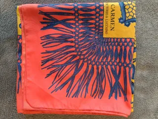 Pañuelo Victorio y Lucchino Carmen