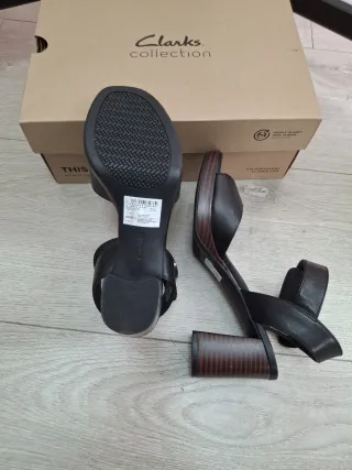 Sandalias Clarks Ambyrlyn Tacón Madera