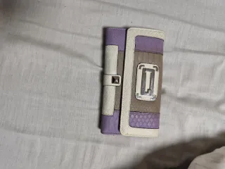 Cartera Guess Beige y Morado