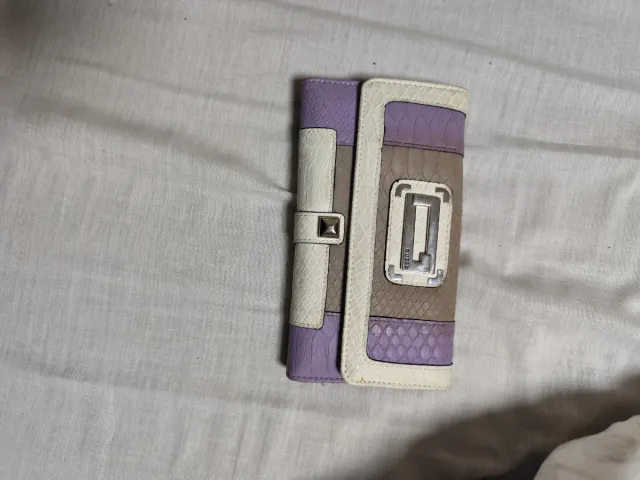 Cartera Guess Beige y Morado