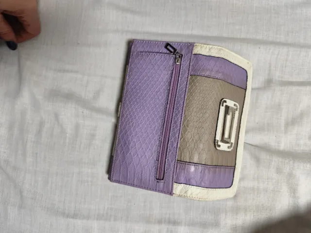Cartera Guess Beige y Morado