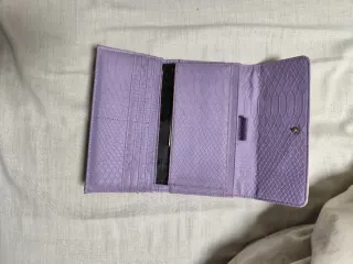 Cartera Guess Beige y Morado