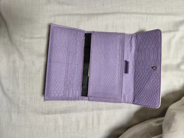 Cartera Guess Beige y Morado