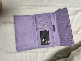 Cartera Guess Beige y Morado