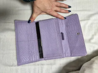 Cartera Guess Beige y Morado