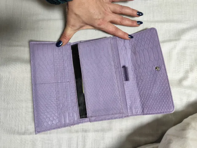 Cartera Guess Beige y Morado