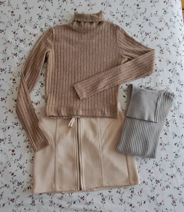 Minifalda y 2 jerseis. Talla S